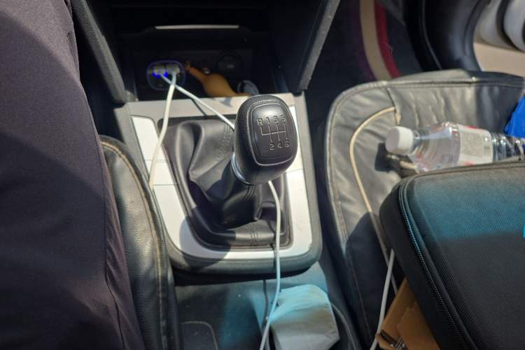 Used Hyundai Elantra (6th Generation / Lingdong) 2016 1.6L Manual ZhiXuan·Youth Edition Gear Lever