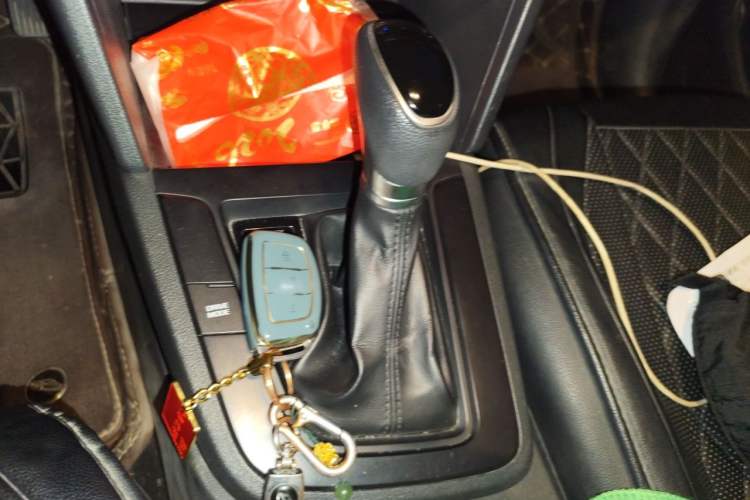 Used Hyundai Elantra (6th Generation / Lingdong) 2016 1.4T Dual-Clutch Xuan Dong · Dynamic Version Gear Lever