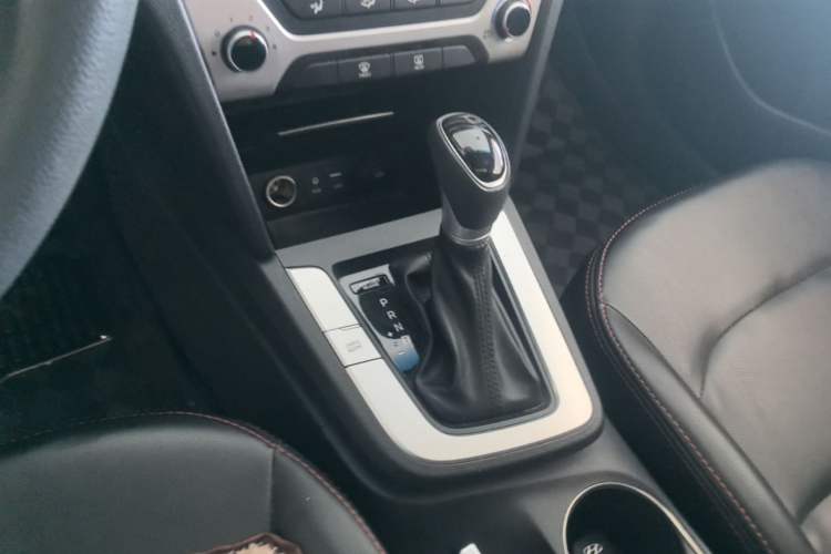 Used Hyundai Elantra (6th Generation / Lingdong) 2016 1.6L Automatic ZhiXuan – Elite Version Gear Lever