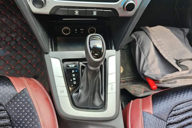 Used Hyundai Elantra (6th Generation / Lingdong) 2016 1.6L Automatic ZhiXuan – Elite Version Gear Lever