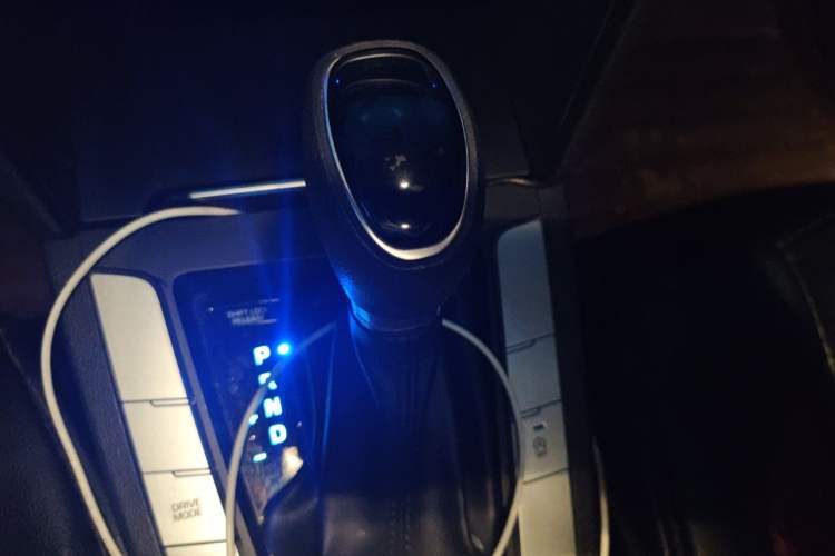 Used Hyundai Elantra (6th Generation / Lingdong) 2016 1.6L Automatic ZhiXuan – Elite Version Gear Lever