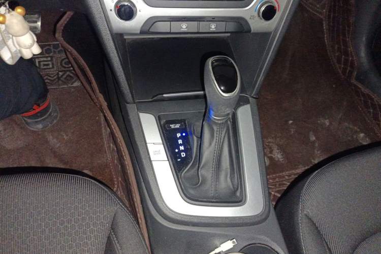 Used Hyundai Elantra (6th Generation / Lingdong) 2016 1.6L Automatic ZhiXuan – Elite Version Gear Lever