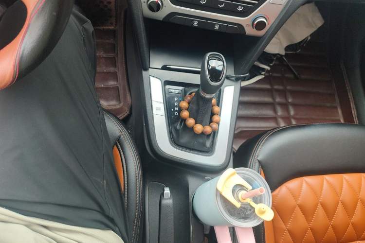Used Hyundai Elantra (6th Generation / Lingdong) 2016 1.6L Automatic ZhiXuan – Elite Version Gear Lever