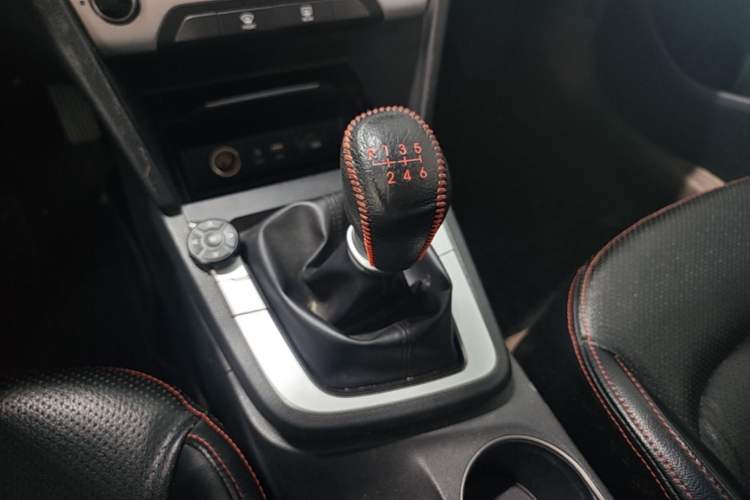 Used Hyundai Elantra (6th Generation / Lingdong) 2016 1.6L Manual ZhiXuan·Youth Edition Gear Lever