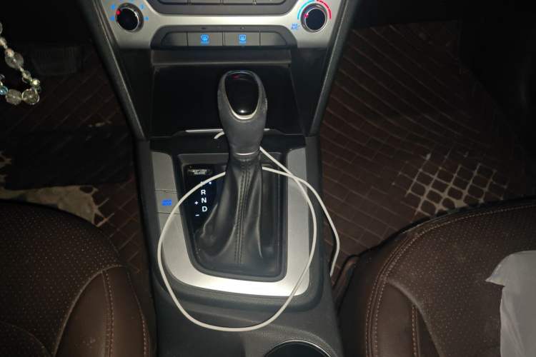 Used Hyundai Elantra (6th Generation / Lingdong) 2016 1.6L Automatic ZhiXuan – Elite Version Gear Lever