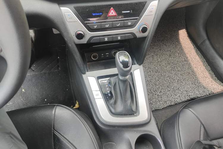 Used Hyundai Elantra (6th Generation / Lingdong) 2016 1.6L Automatic ZhiXuan – Elite Version Gear Lever