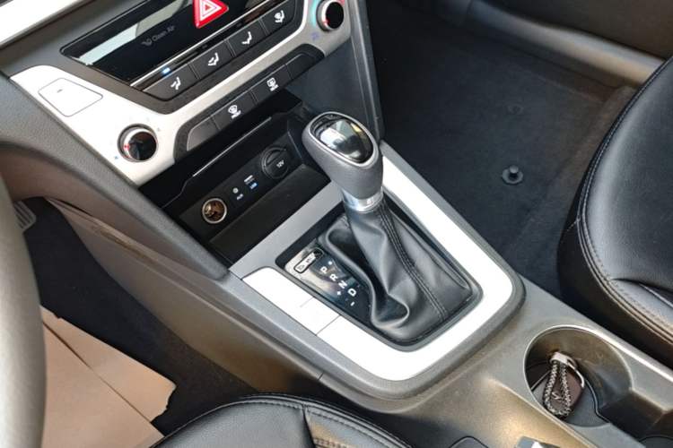 Used Hyundai Elantra (6th Generation / Lingdong) 2016 1.6L Automatic ZhiXuan – Elite Version Gear Lever