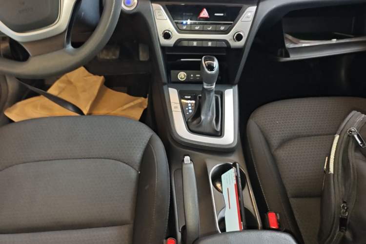 Used Hyundai Elantra (6th Generation / Lingdong) 2016 1.6L Automatic ZhiXuan – Elite Version Gear Lever