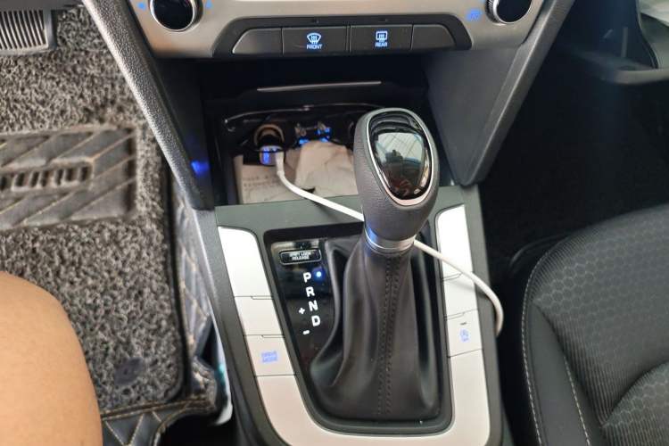Used Hyundai Elantra (6th Generation / Lingdong) 2016 1.6L Automatic ZhiXuan – Elite Version Gear Lever