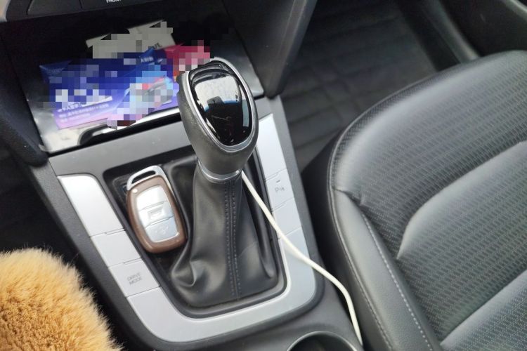 Used Hyundai Elantra (6th Generation / Lingdong) 2016 1.6L Automatic ZhiXuan · Luxury Version Gear Lever