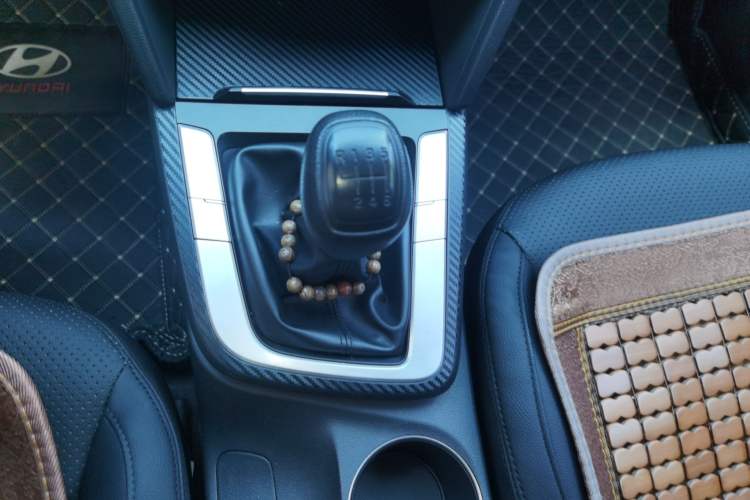 Used Hyundai Elantra (6th Generation / Lingdong) 2016 1.6L Manual ZhiXuan·Youth Edition Gear Lever