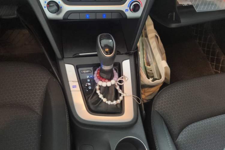 Used Hyundai Elantra (6th Generation / Lingdong) 2016 1.6L Automatic ZhiXuan – Elite Version Gear Lever