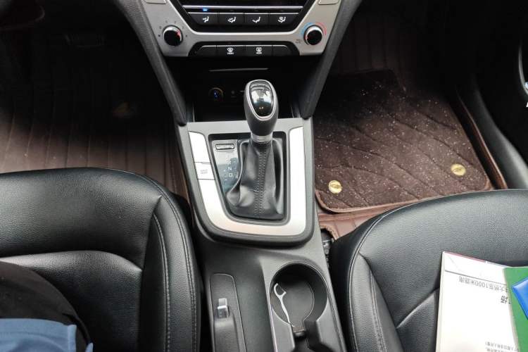 Used Hyundai Elantra (6th Generation / Lingdong) 2016 1.6L Automatic ZhiXuan – Elite Version Gear Lever
