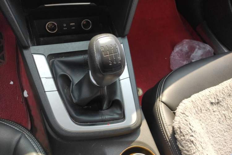 Used Hyundai Elantra (6th Generation / Lingdong) 2016 1.6L Manual ZhiXuan·Youth Edition Gear Lever