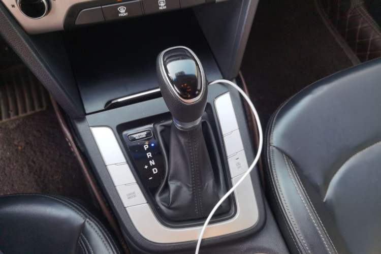 Used Hyundai Elantra (6th Generation / Lingdong) 2016 1.6L Automatic ZhiXuan – Elite Version Gear Lever