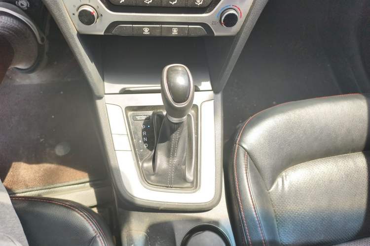 Used Hyundai Elantra (6th Generation / Lingdong) 2016 1.6L Automatic ZhiXuan – Elite Version Gear Lever