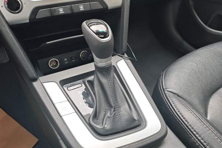 Used Hyundai Elantra (6th Generation / Lingdong) 2016 1.6L Automatic ZhiXuan – Elite Version Gear Lever