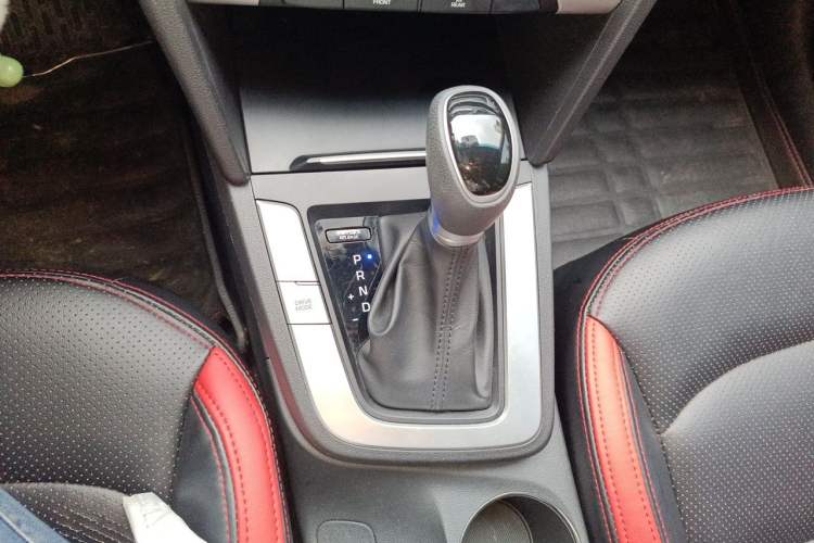Used Hyundai Elantra (6th Generation / Lingdong) 2016 1.6L Automatic ZhiXuan – Elite Version Gear Lever