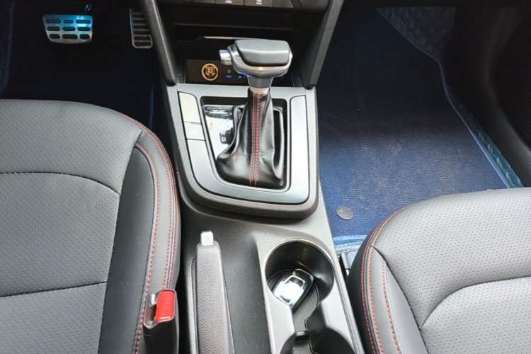 Used Hyundai Elantra (6th Generation / Lingdong) 2016 1.4T Dual-Clutch Xuan Dong·Elite Version Gear Lever