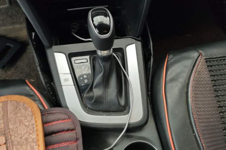 Used Hyundai Elantra (6th Generation / Lingdong) 2016 1.6L Automatic ZhiXuan – Elite Version Gear Lever