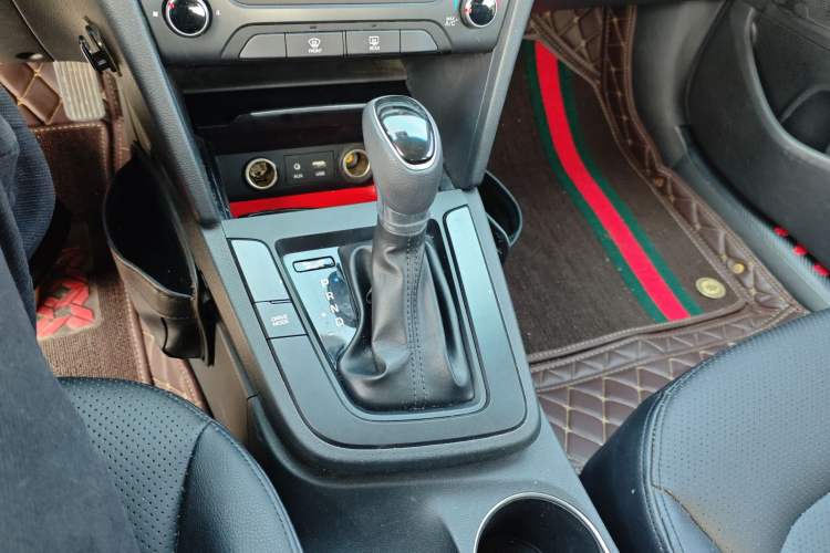 Used Hyundai Elantra (6th Generation / Lingdong) 2016 1.4T Dual-Clutch Xuan Dong · Dynamic Version Gear Lever