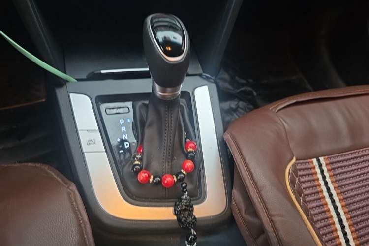 Used Hyundai Elantra (6th Generation / Lingdong) 2016 1.6L Automatic ZhiXuan – Elite Version Gear Lever