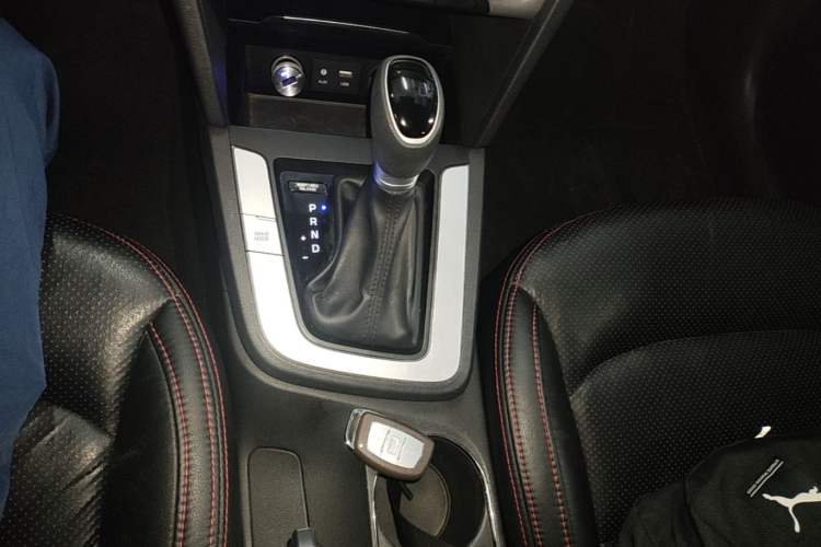 Used Hyundai Elantra (6th Generation / Lingdong) 2016 1.6L Automatic ZhiXuan – Elite Version Gear Lever