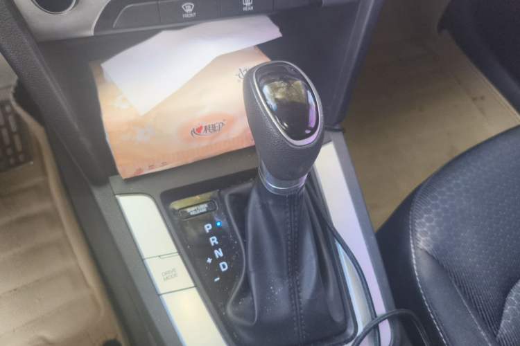 Used Hyundai Elantra (6th Generation / Lingdong) 2016 1.6L Automatic ZhiXuan – Elite Version Gear Lever
