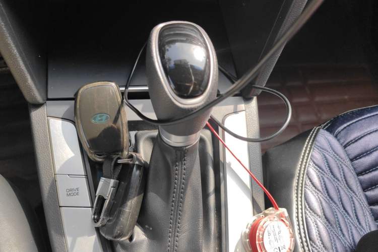 Used Hyundai Elantra (6th Generation / Lingdong) 2016 1.6L Automatic ZhiXuan – Elite Version Gear Lever