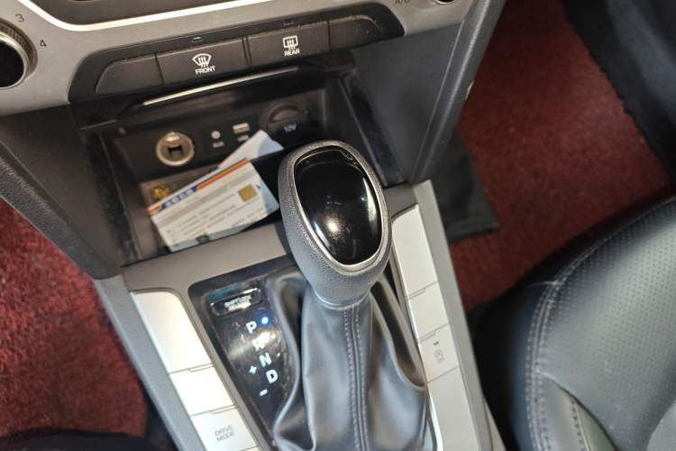 Used Hyundai Elantra (6th Generation / Lingdong) 2016 1.6L Automatic ZhiXuan – Elite Version Gear Lever