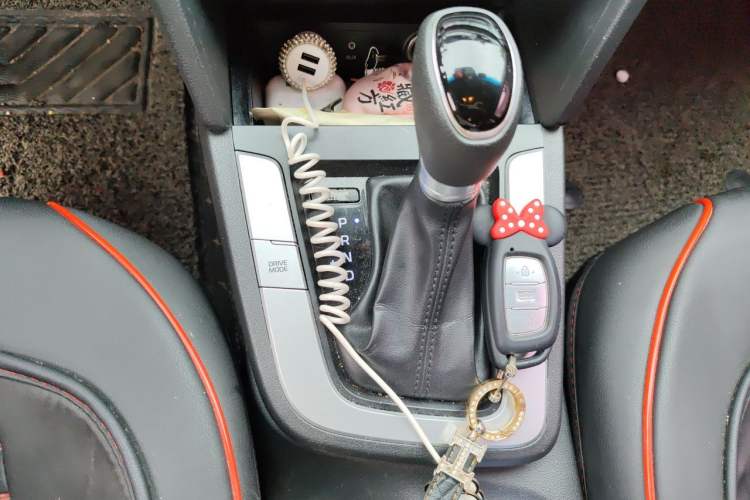 Used Hyundai Elantra (6th Generation / Lingdong) 2016 1.6L Automatic ZhiXuan – Elite Version Gear Lever
