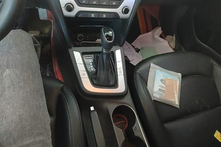 Used Hyundai Elantra (6th Generation / Lingdong) 2016 1.6L Automatic ZhiXuan – Elite Version Gear Lever