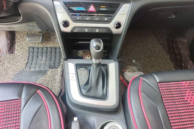 Used Hyundai Elantra (6th Generation / Lingdong) 2016 1.6L Automatic ZhiXuan – Elite Version Gear Lever
