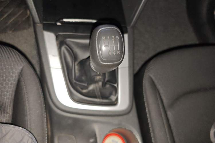 Used Hyundai Elantra (6th Generation / Lingdong) 2016 1.6L Manual ZhiXuan·Youth Edition Gear Lever