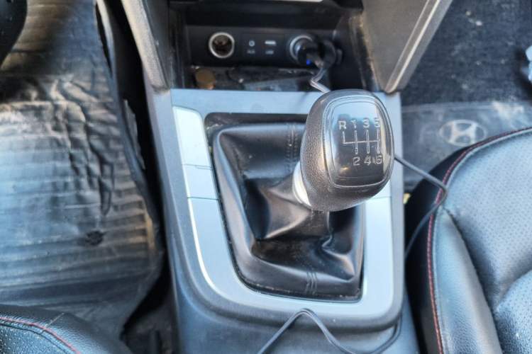 Used Hyundai Elantra (6th Generation / Lingdong) 2016 1.6L Manual ZhiXuan · Dynamic Model Gear Lever