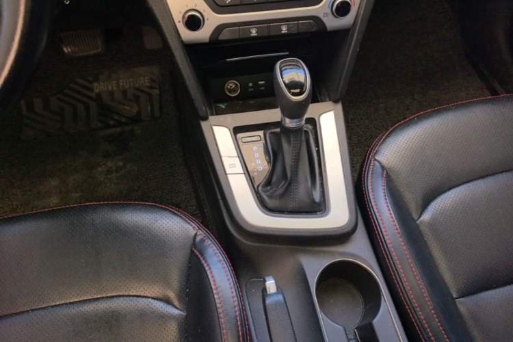 Used Hyundai Elantra (6th Generation / Lingdong) 2016 1.6L Automatic ZhiXuan – Elite Version Gear Lever