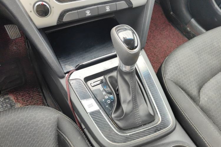 Used Hyundai Elantra (6th Generation / Lingdong) 2016 1.6L Automatic ZhiXuan – Elite Version Gear Lever