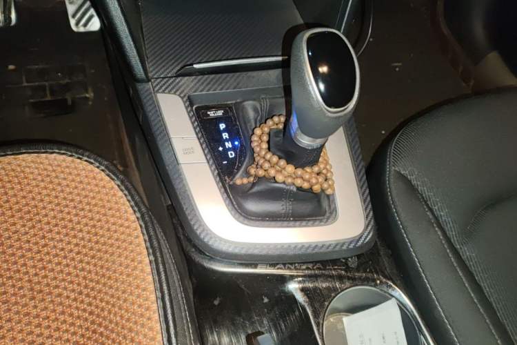 Used Hyundai Elantra (6th Generation / Lingdong) 2016 1.6L Automatic ZhiXuan – Elite Version Gear Lever