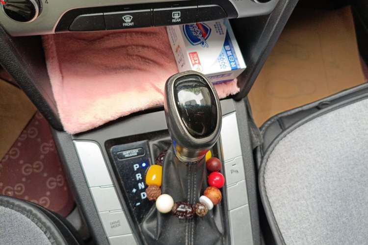 Used Hyundai Elantra (6th Generation / Lingdong) 2016 1.6L Automatic ZhiXuan · Luxury Version Gear Lever