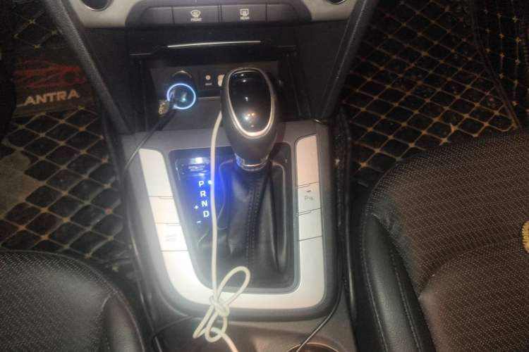 Used Hyundai Elantra (6th Generation / Lingdong) 2016 1.6L Automatic ZhiXuan · Luxury Version Gear Lever