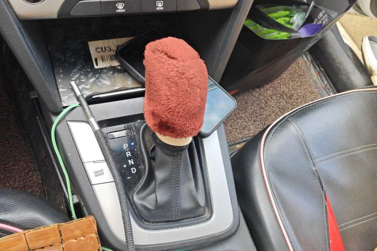 Used Hyundai Elantra (6th Generation / Lingdong) 2016 1.6L Automatic ZhiXuan – Elite Version Gear Lever