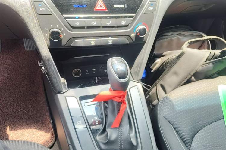 Used Hyundai Elantra (6th Generation / Lingdong) 2016 1.4T Dual-Clutch Xuan Dong · Dynamic Version Gear Lever