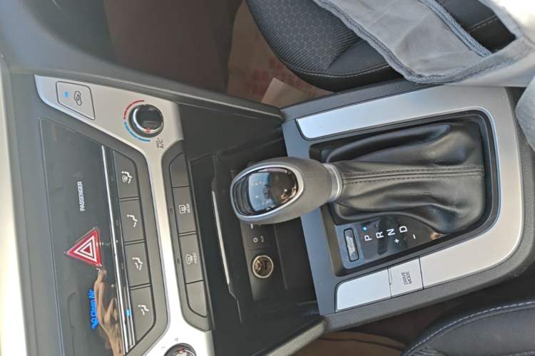 Used Hyundai Elantra (6th Generation / Lingdong) 2016 1.6L Automatic ZhiXuan – Elite Version Gear Lever
