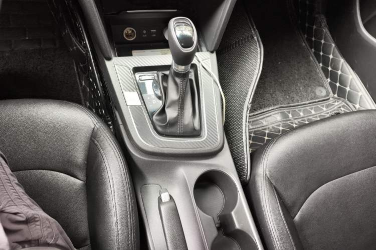 Used Hyundai Elantra (6th Generation / Lingdong) 2016 1.6L Automatic ZhiXuan – Elite Version Gear Lever