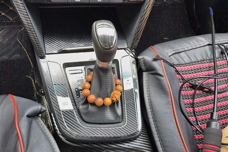 Used Hyundai Elantra (6th Generation / Lingdong) 2016 1.6L Automatic ZhiXuan · Luxury Version Gear Lever