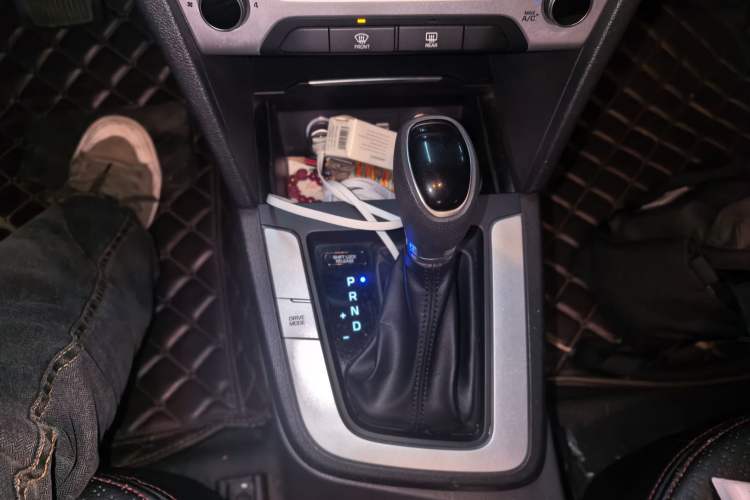 Used Hyundai Elantra (6th Generation / Lingdong) 2016 1.6L Automatic ZhiXuan – Elite Version Gear Lever