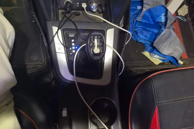 Used Hyundai Elantra (6th Generation / Lingdong) 2016 1.6L Automatic ZhiXuan – Elite Version Gear Lever