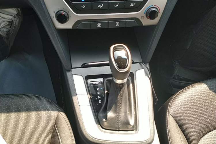 Used Hyundai Elantra (6th Generation / Lingdong) 2016 1.6L Automatic ZhiXuan – Elite Version Gear Lever