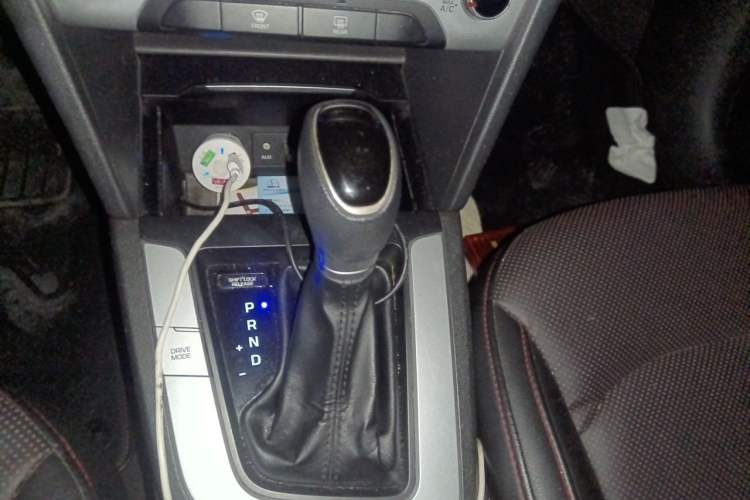Used Hyundai Elantra (6th Generation / Lingdong) 2016 1.6L Automatic ZhiXuan – Elite Version Gear Lever