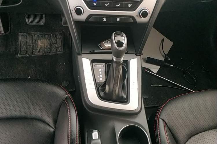 Used Hyundai Elantra (6th Generation / Lingdong) 2016 1.6L Automatic ZhiXuan – Elite Version Gear Lever